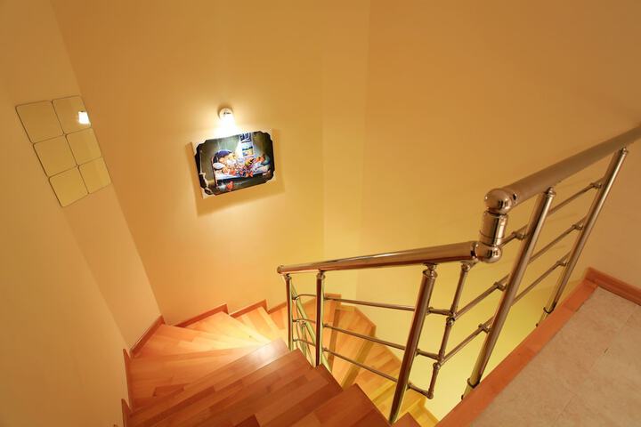 Room 9 of 74