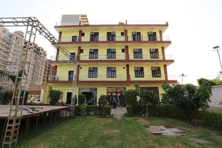 Hotel O Shree Radha Resort