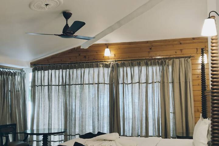 Room 33 of 83