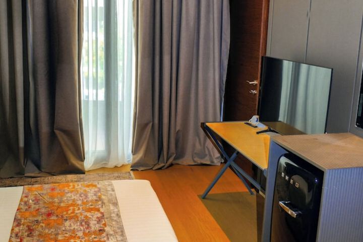 Room 37 of 63