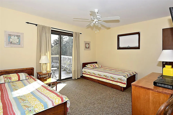 Room 6 of 18