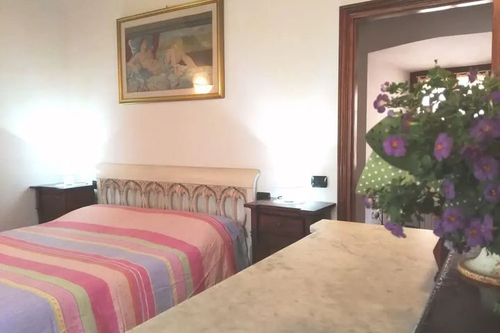 Room 4 of 16