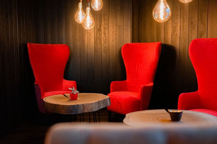 Lounge 26 of 29