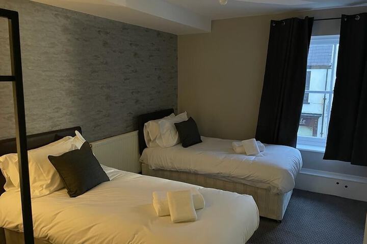 Room 2 of 12