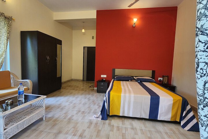 Room 2 of 8