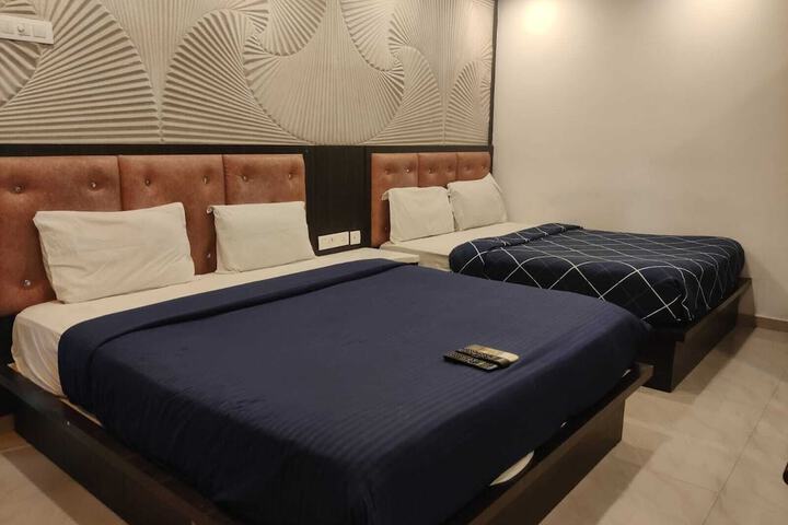 Room 16 of 27