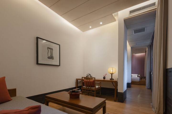 Room 8 of 26