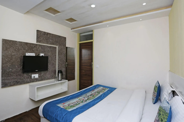 Room 4 of 14