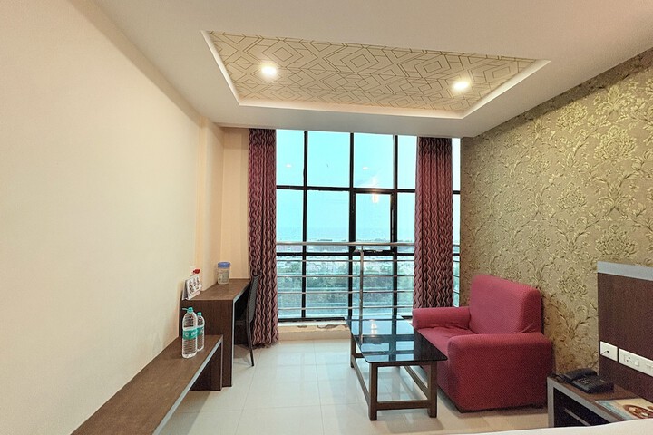 Room 10 of 30