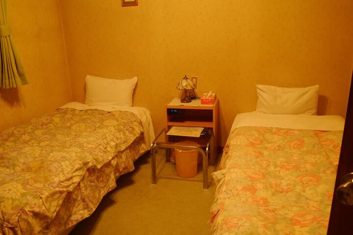 Room 15 of 32