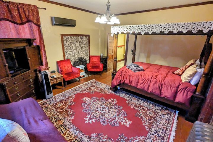 Room 2 of 7
