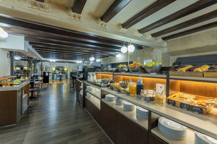 Dining 49 of 75