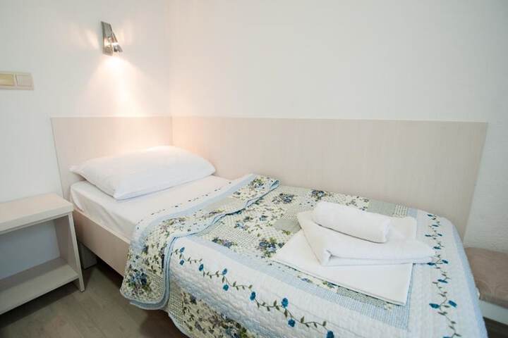 Room 8 of 20