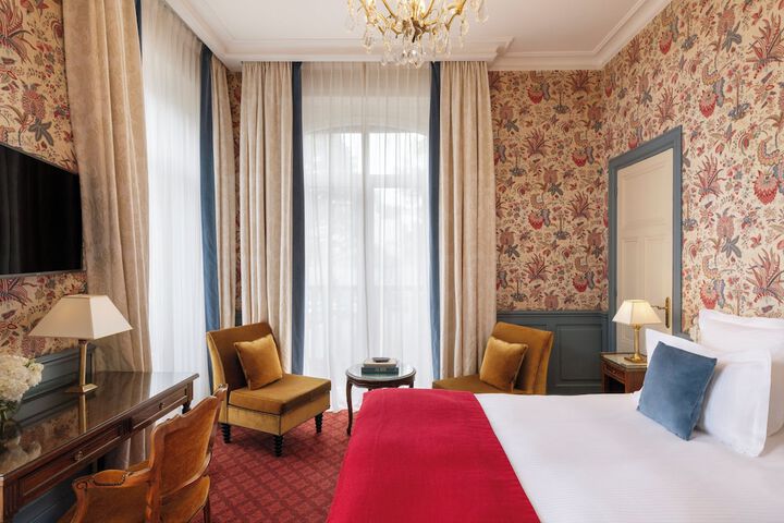 Room 9 of 31
