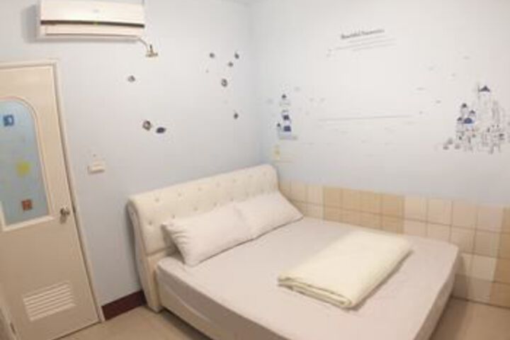 Room 21 of 33