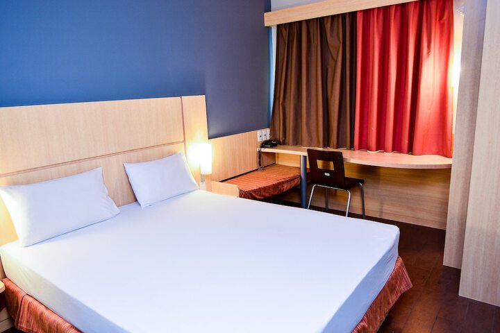 Room 4 of 37