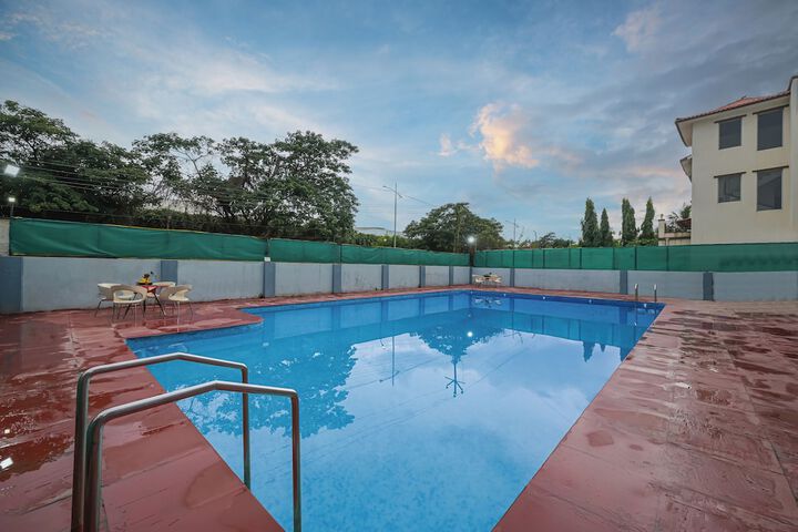 Pool Hotel