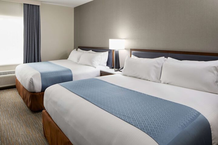 1 King Bed (4 of 14)