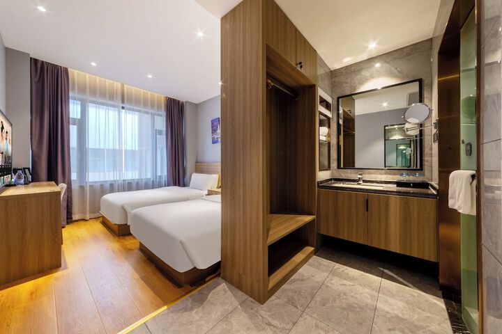 Room 6 of 48