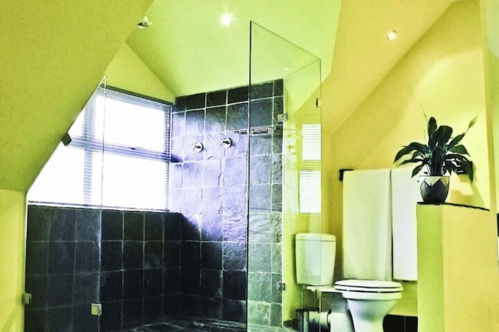 Room 15 of 28
