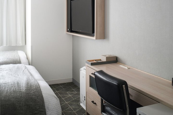 Room 13 of 90