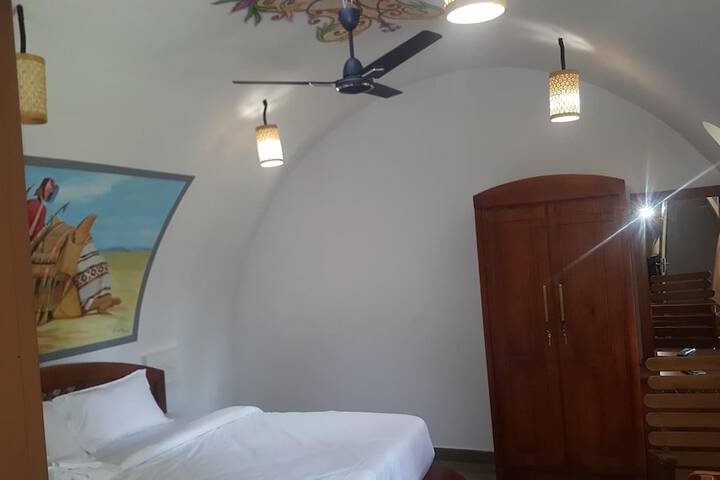 Room 7 of 18