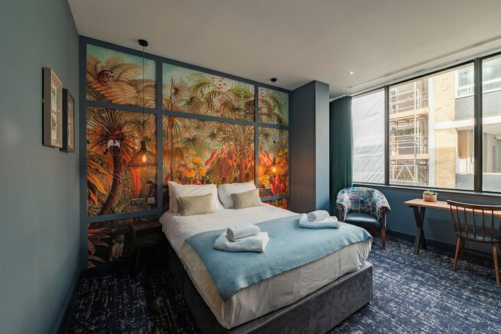Room 70 of 144