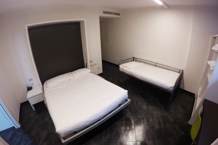 Room 4 of 40