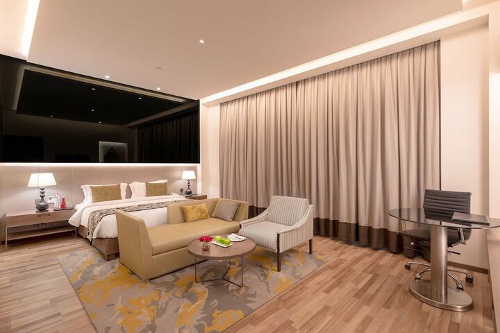 Room 9 of 37