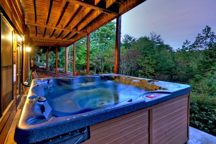 Aska Adventure Lodge by Escape to Blue Ridge