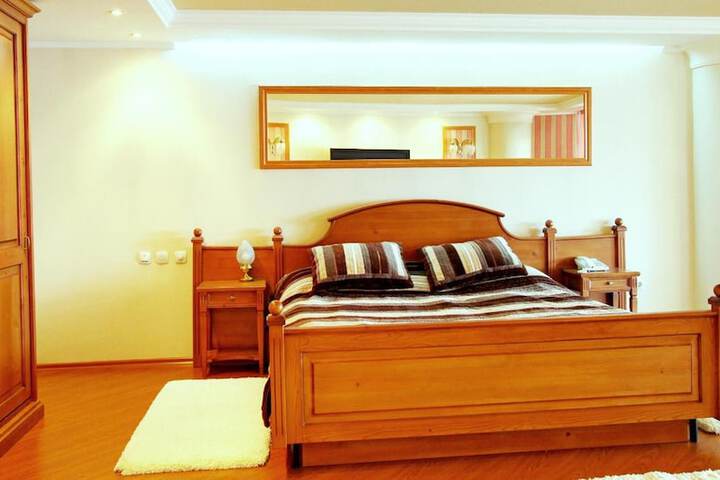 Room 27 of 66