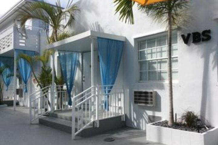 Villa Byron Suites in Miami Beach, FL