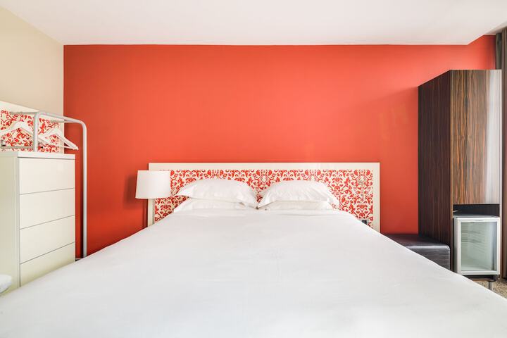 Room 10 of 42