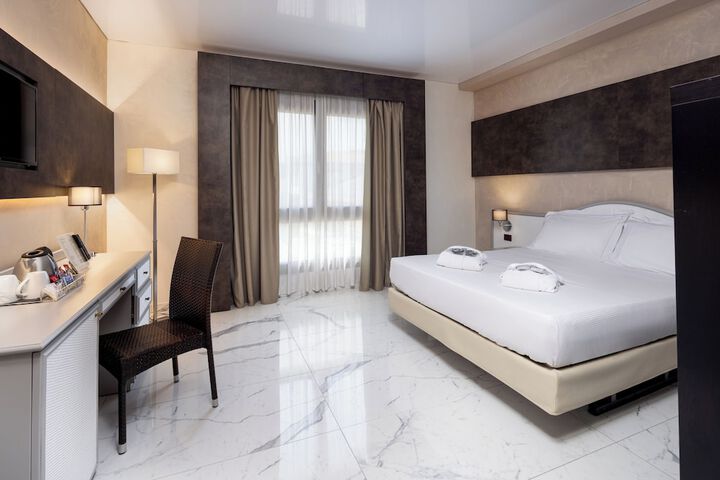Room 37 of 100