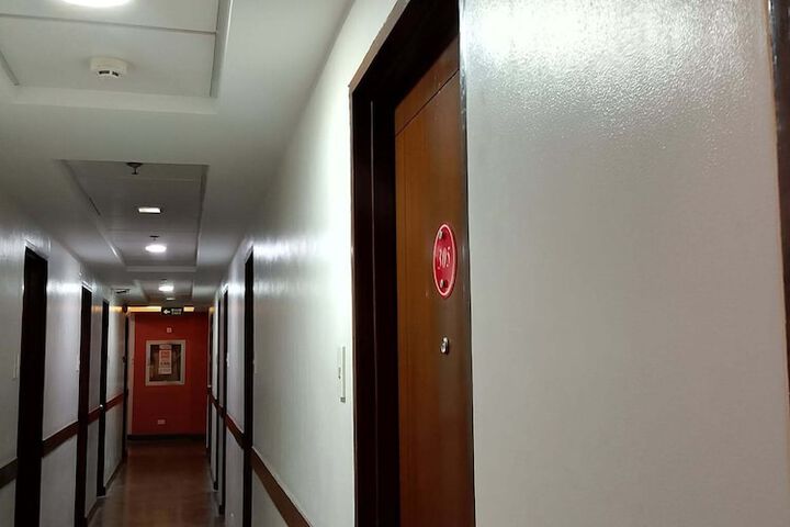 Room 2 of 7