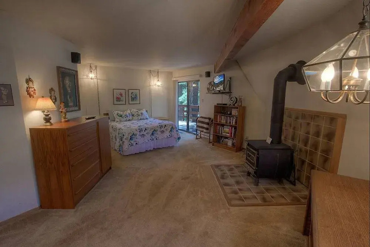 Room 2 of 16
