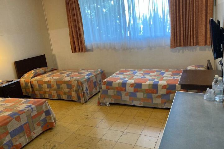 Room 3 of 41