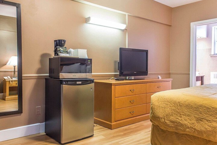Room 13 of 36