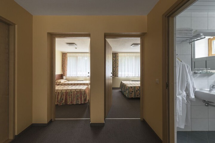 Room 16 of 64