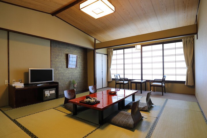 Room 8 of 43