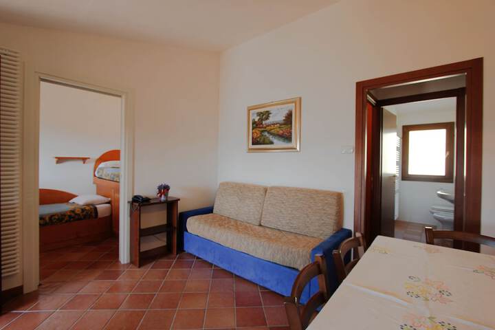 Room 4 of 33