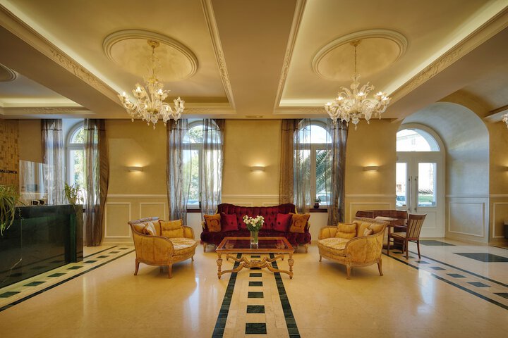 Guest Lobby