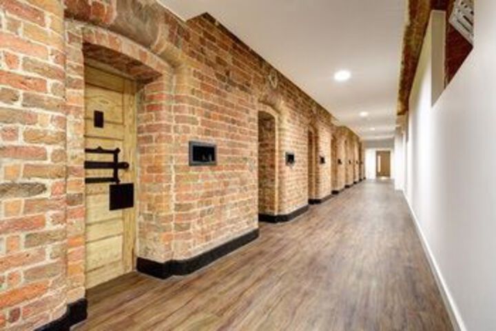 Ballroom/Hall 17 of 27