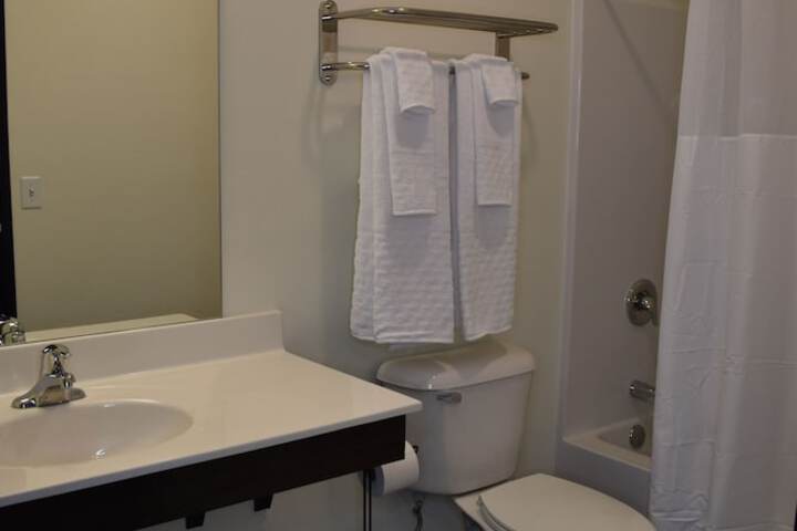 Basic Room 2 Double Beds (1 of 4)