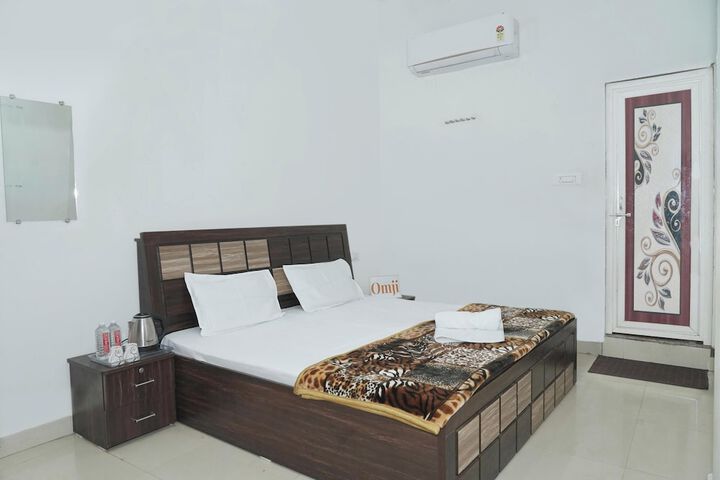 Room 2 of 10