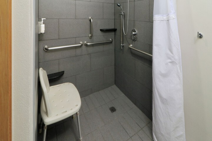 Room 28 of 70