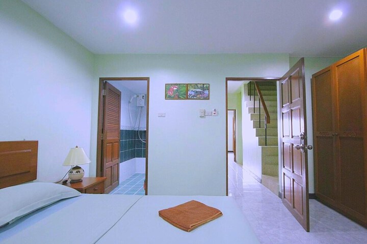 Room 7 of 17