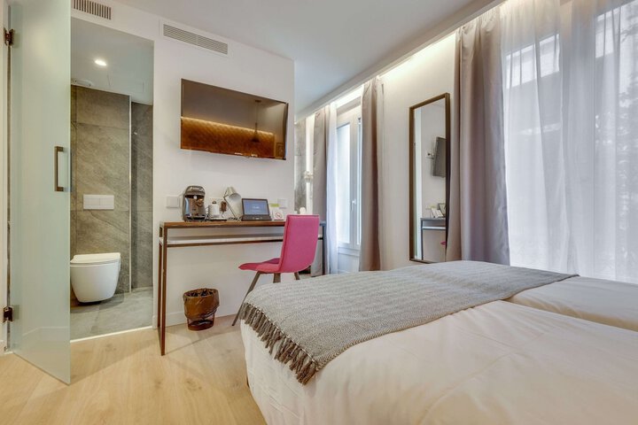 Room 16 of 34
