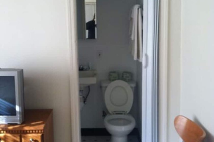 Room 9 of 14
