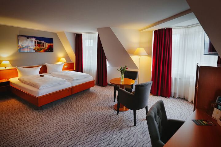 Room 9 of 37